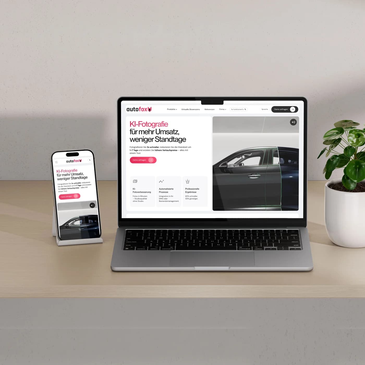 Von newcreation gestaltete Webseite von Autofox mit KI-Fahrzeugfotografie auf MacBook und iPhone neben einer Zimmerpflanze