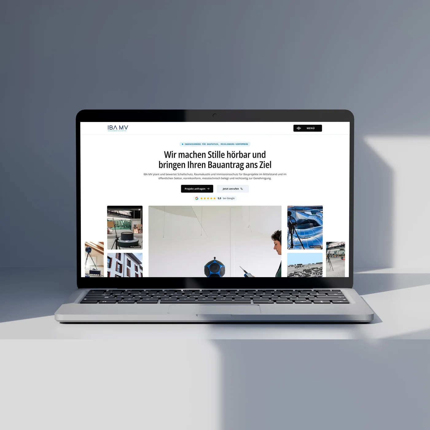 Von newcreation gestaltete Webseite von IBA MV, Ingenieurbüro für Bauakustik in Mecklenburg-Vorpommern, auf einem MacBook im Tageslicht