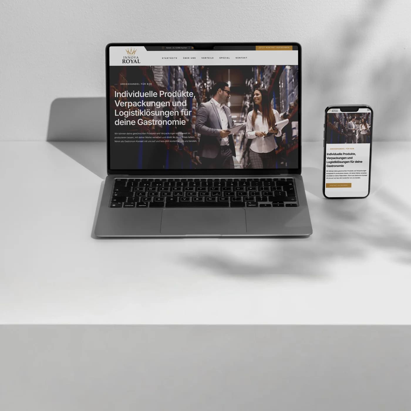 Von newcreation gestaltete Webseite von Innova Royal für Gastronomie-Großhandel auf MacBook und iPhone an einer hellen Wand